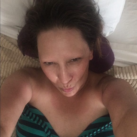 I ❤️ accessories - jewelry, hats, scarves n boots. - Picture 8 of 9